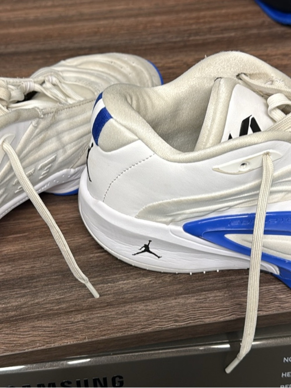Nike air Luka Doncic women’s White & Blue basketball Sneakers - size 8
